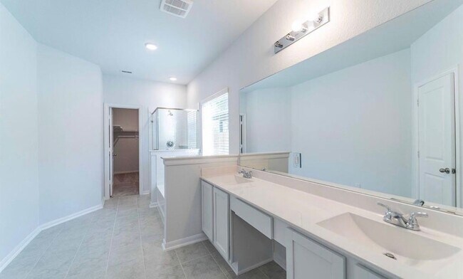 Building Photo - 14397 High Hl Dr