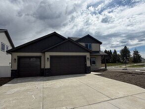 Building Photo - Beautiful & Brand New 4 bd/2.5 ba Home