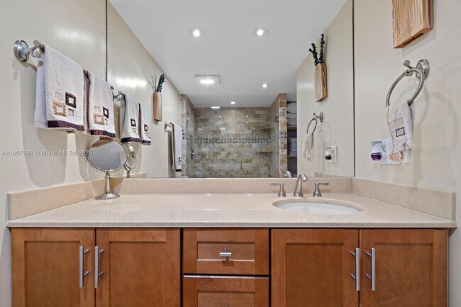 Building Photo - 2301 Collins Ave