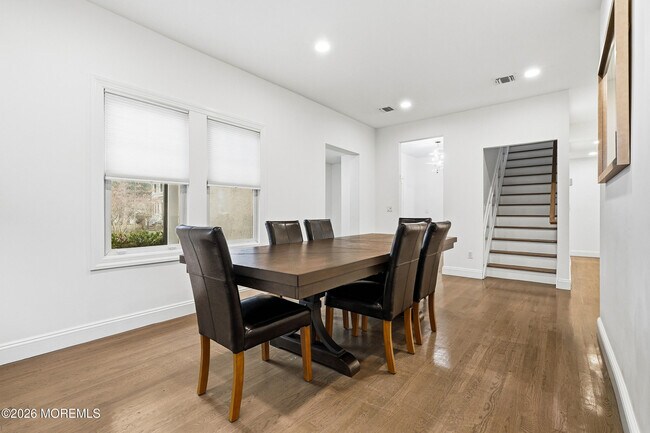 Building Photo - 505 Laurel Ave