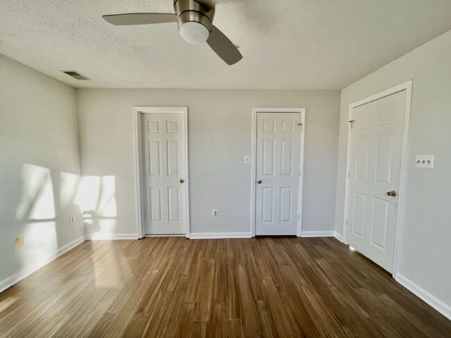 Building Photo - Beautiful 3 BR 2 BA condo in sought after Crown!