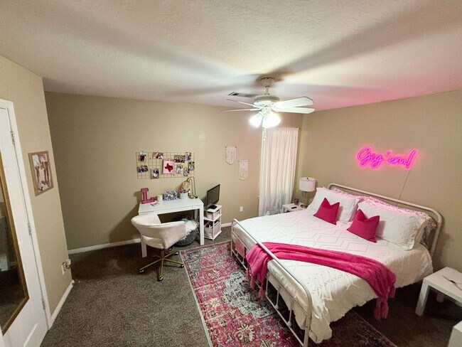 Building Photo - Beautiful 4 Bed, 4.5 Bath Minutes from Cam...