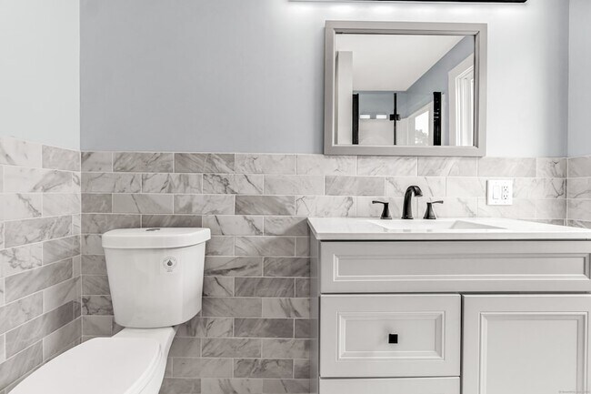 Building Photo - 155 Broadway