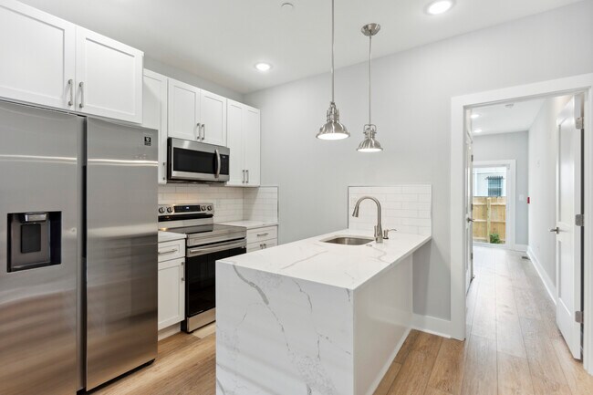 Building Photo - 1909 E Huntingdon St