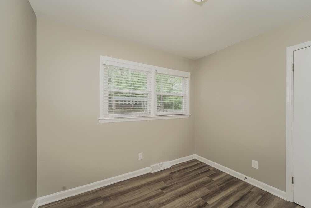 Building Photo - 4700 Hidden Valley Rd