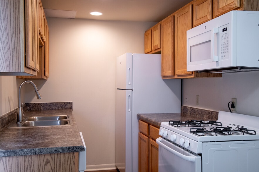 Primary Photo - Shadeland Terrace Townhomes w/Full Basements