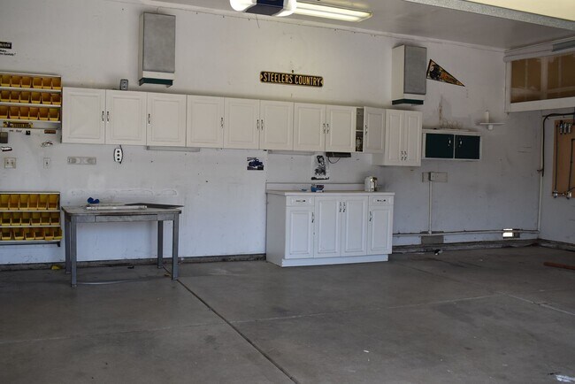 Building Photo - Browns Valley home with Boat and RV parking!