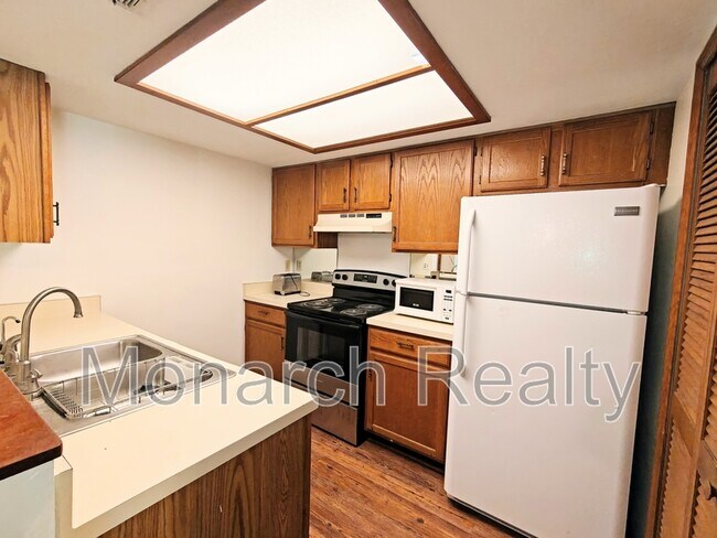 Building Photo - 830 SW 56th Terrace