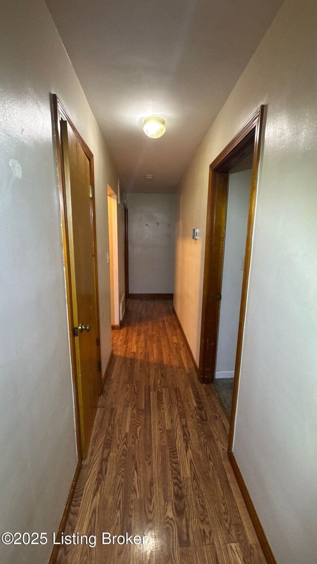 Building Photo - 6001 Applegate Ln