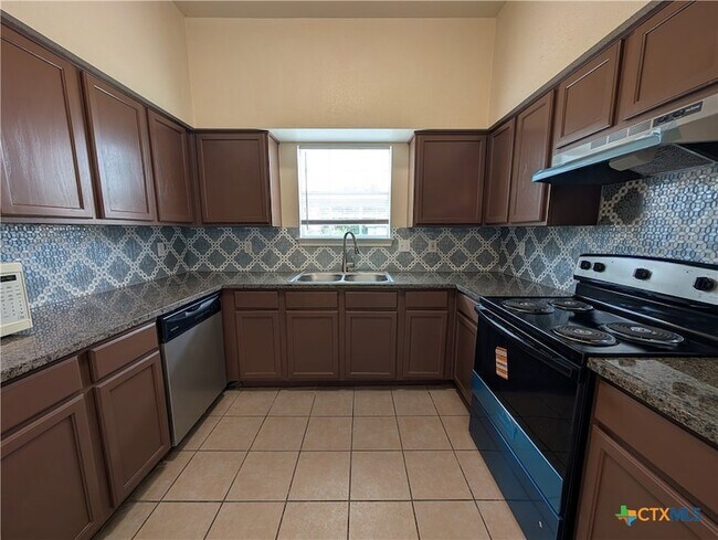 Building Photo - 885 Sagewood Trail