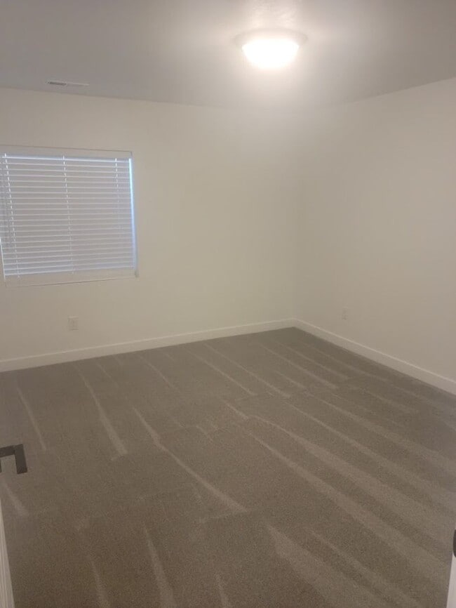 Building Photo - Spacious 3-Bedroom Basement Apartment – Al...