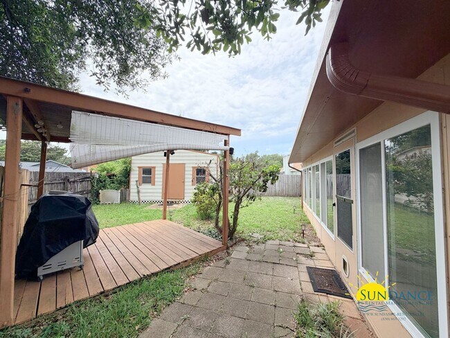 Building Photo - Charming 3BR Home in Mary Esther Near Hurlburt Field!