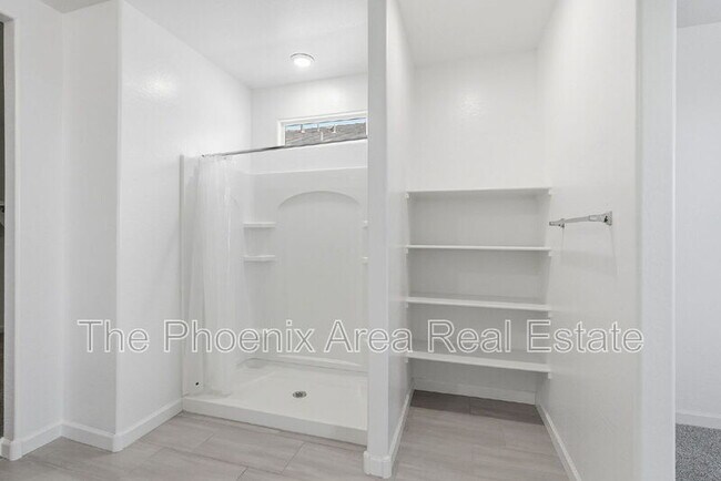 Building Photo - 2761 W Seaver Ave