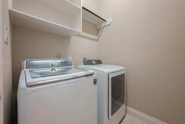 Building Photo - 4015 Nestra Dr