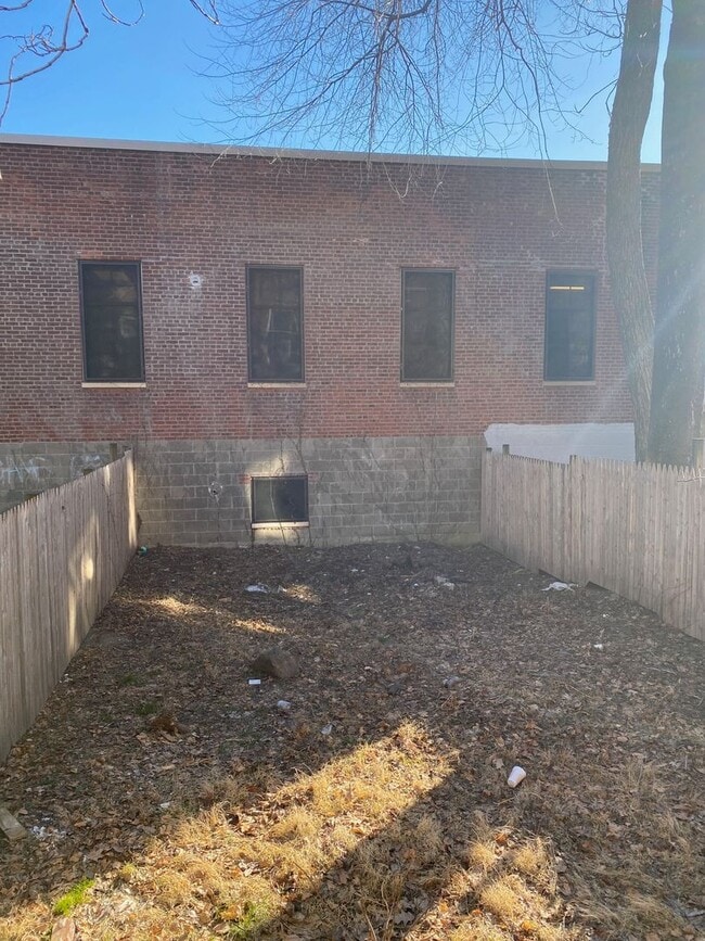 Building Photo - 12 S Miller St