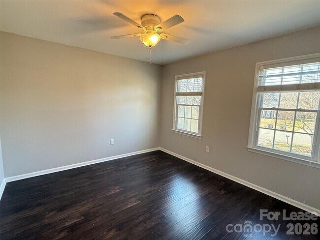 Building Photo - 8708 Parkchester Dr