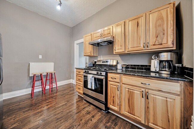 Building Photo - 712 S 900 E