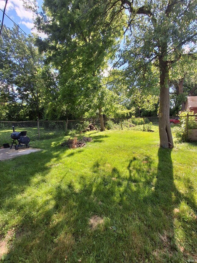 Building Photo - 3516 Central Dr