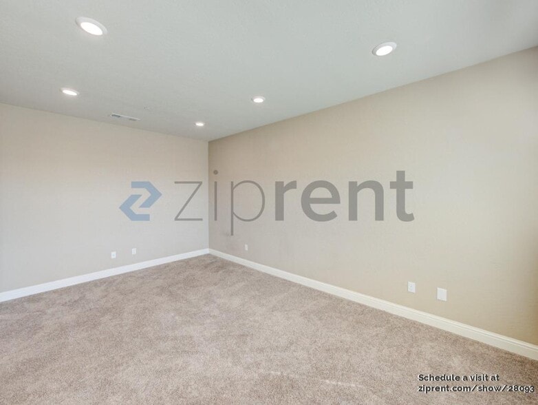 Building Photo - Unit