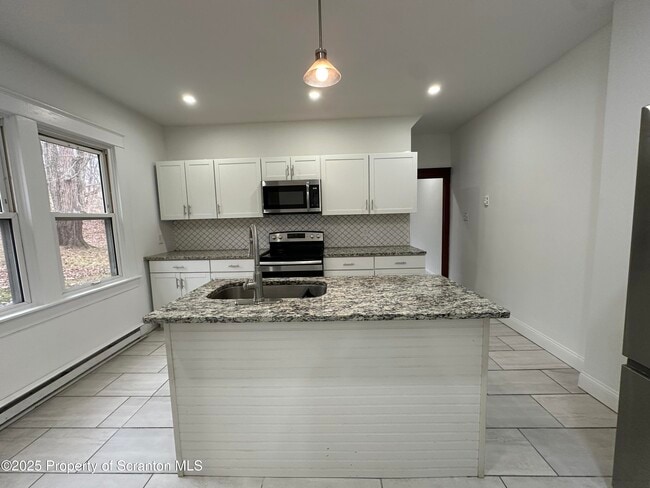 Building Photo - 5 Robert St