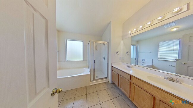 Building Photo - 1119 Whitley Dr