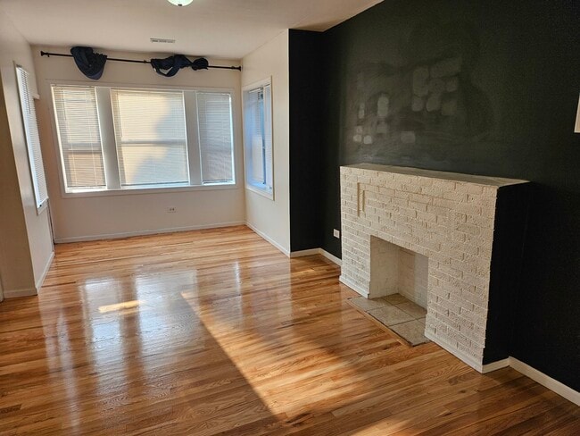 Building Photo - 852 N Central Park Ave