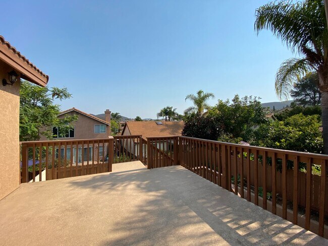 Building Photo - Santa Fe Hills 4 Bedroom Home