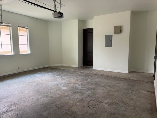 Building Photo - 7221 Lake Victoria Rd