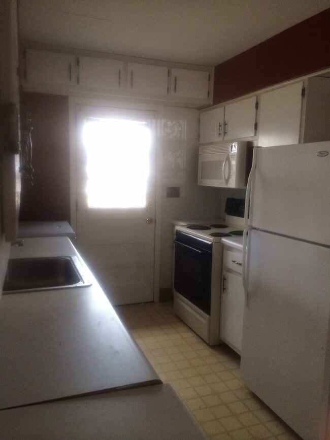 Building Photo - 3 Bedroom 1 Bath home in the cove