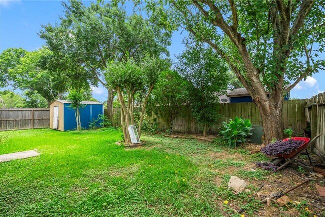 Building Photo - 16323 Maplemont Dr