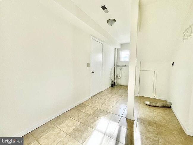 Building Photo - 245 Charring Cross Dr