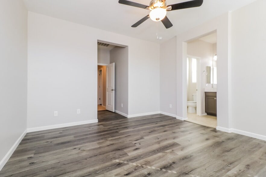 Building Photo - 10425 W Pima St