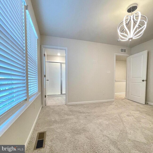 Building Photo - 2709 Princess Victoria Way