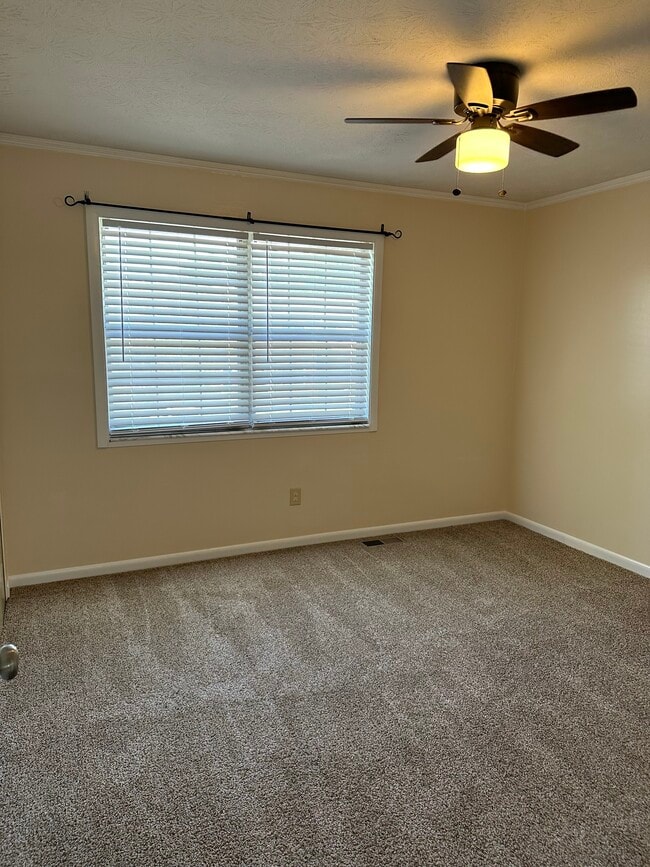 Building Photo - 3500 Warwick Dr