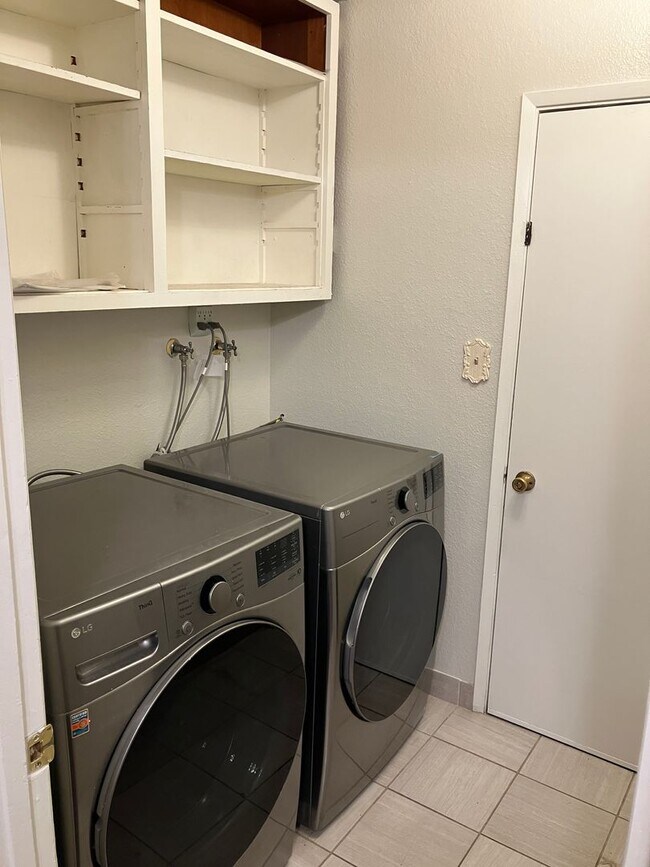 Building Photo - 3605 Swain Dr