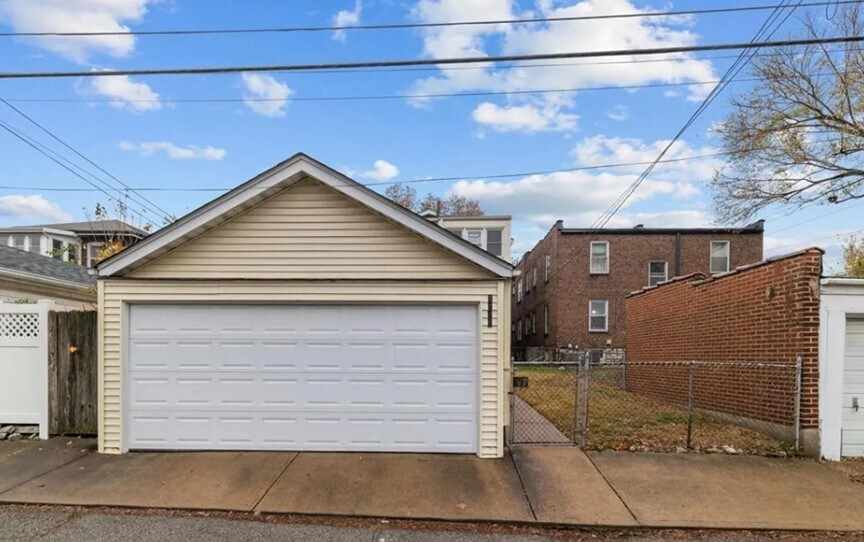 Building Photo - 5185 Goethe Ave