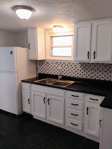 Primary Photo - 954 Bedford St
