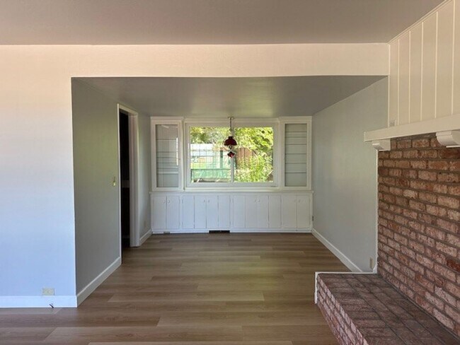 Building Photo - Nice 2-Story Single Family Home With Offic...