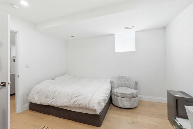 Building Photo - 6 Richardson St