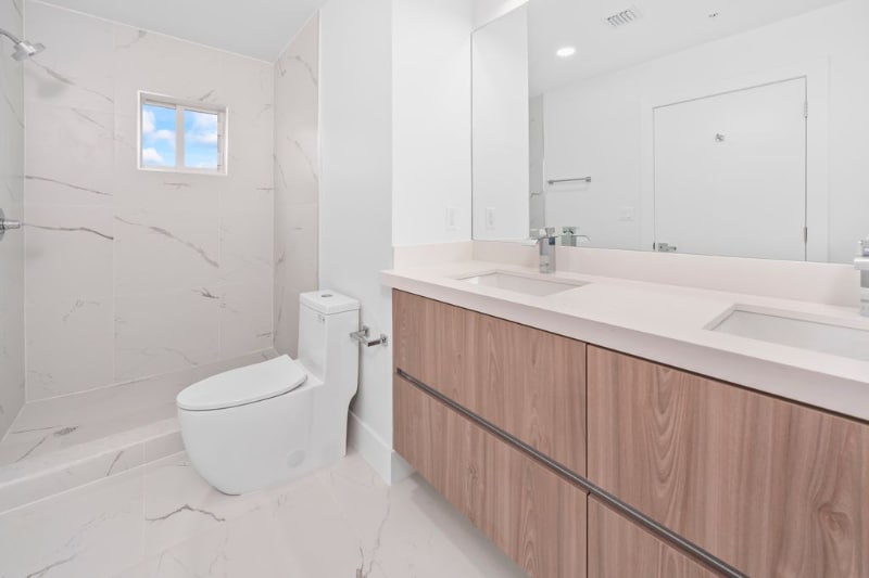 Building Photo - 32 NW 14th Ave