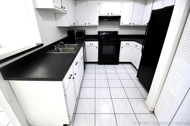 Building Photo - 6287 Scotch Pine Ln
