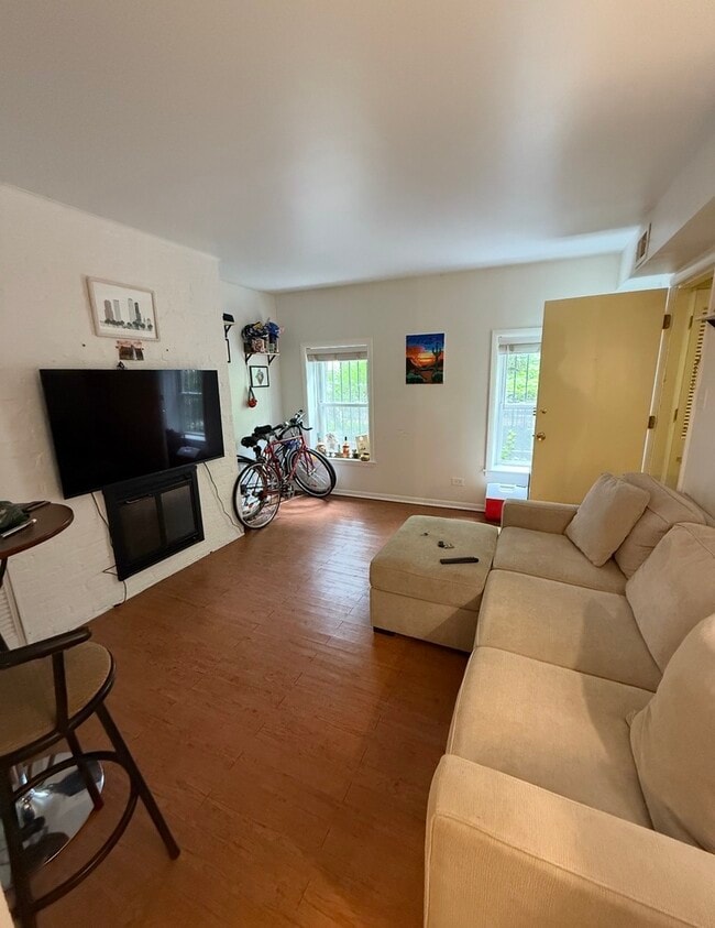 Building Photo - 2045 N Dayton St