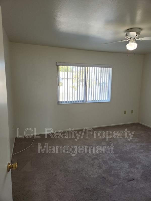 Building Photo - 26787 Oakmont Dr