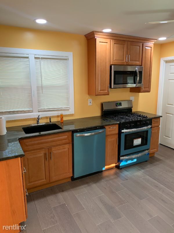 Building Photo - 3 br, 1.5 bath House - 369 E 28th St