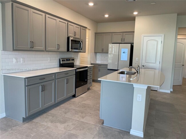 Building Photo - 2151 Appleton Cir S