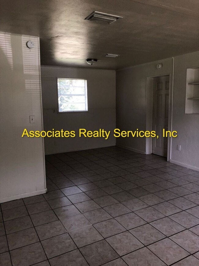 Building Photo - West Park Home