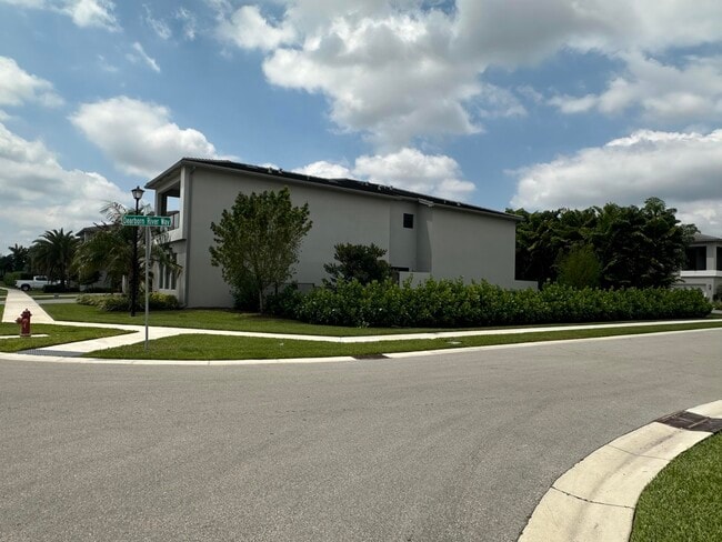 Building Photo - 17081 Five Waters Ave