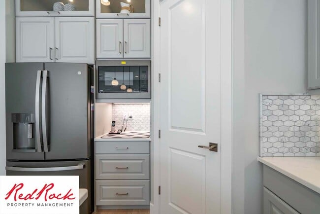 Building Photo - 2 Bedroom Fully Furnished Home In Sun River Community for 55 years and older with a firm 6 Month ...