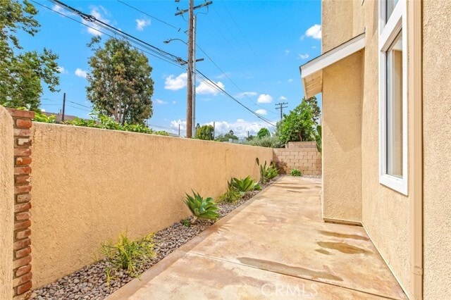 Building Photo - 2545 Santa Ana Ave