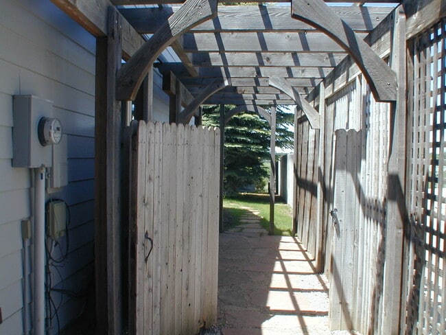 Building Photo - 314 Savannah Dr